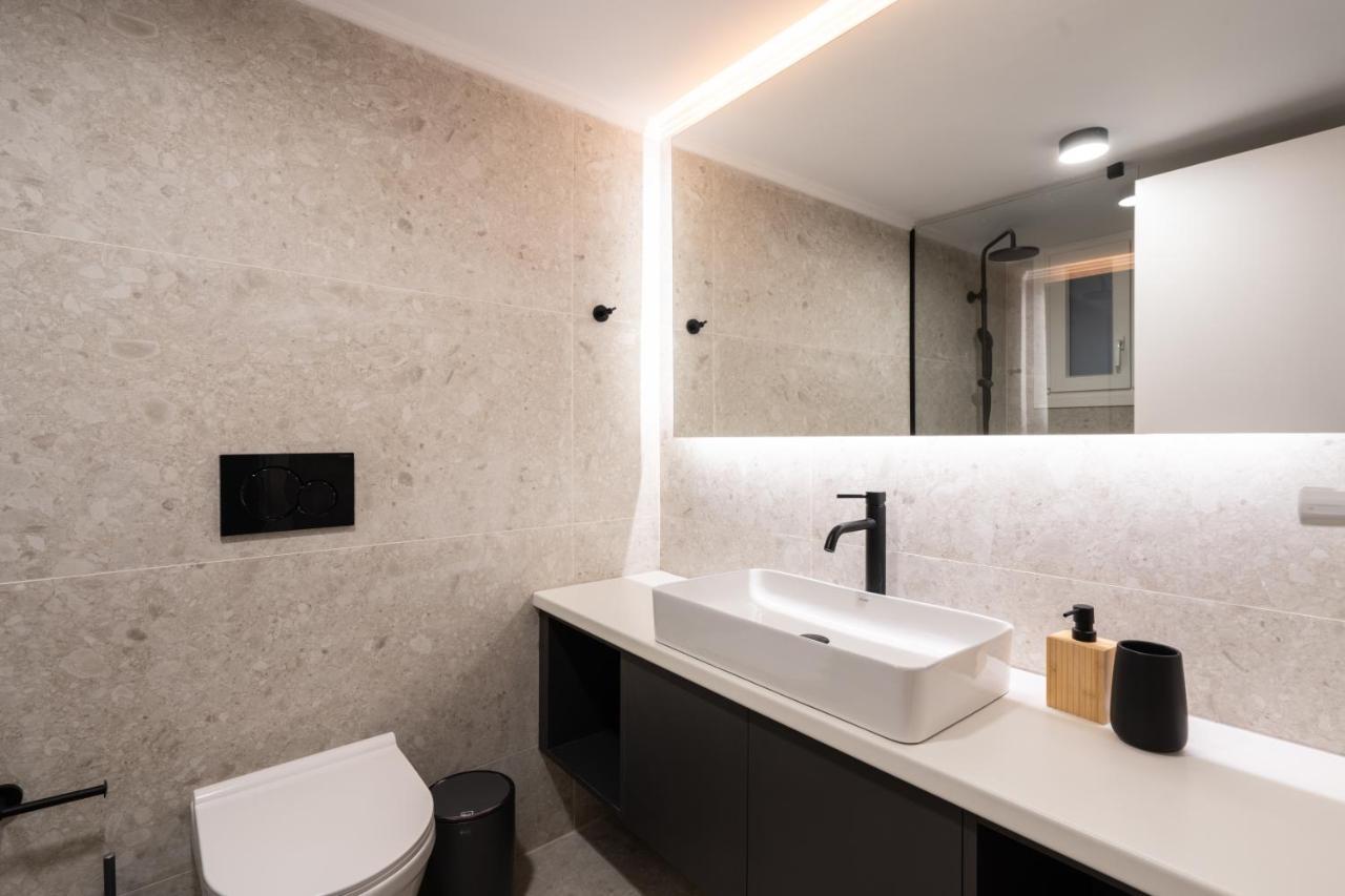 אתונה Unique 2 Bedrooms Apartment, Steps To Plaka And City Center מראה חיצוני תמונה