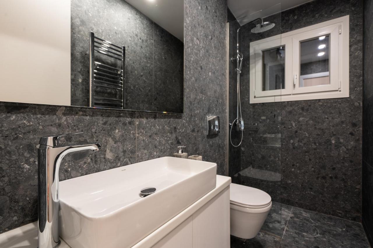 אתונה Unique 2 Bedrooms Apartment, Steps To Plaka And City Center מראה חיצוני תמונה