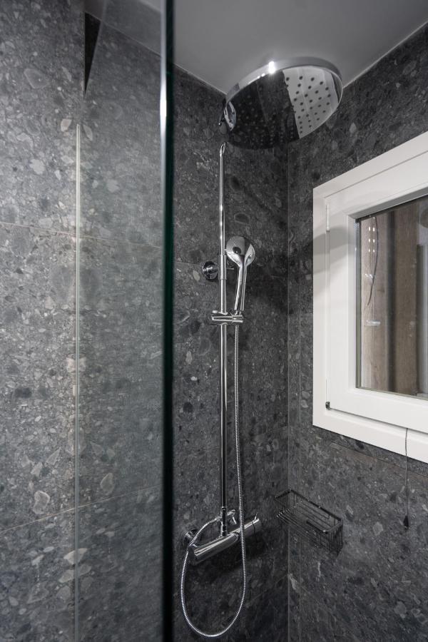 אתונה Unique 2 Bedrooms Apartment, Steps To Plaka And City Center מראה חיצוני תמונה