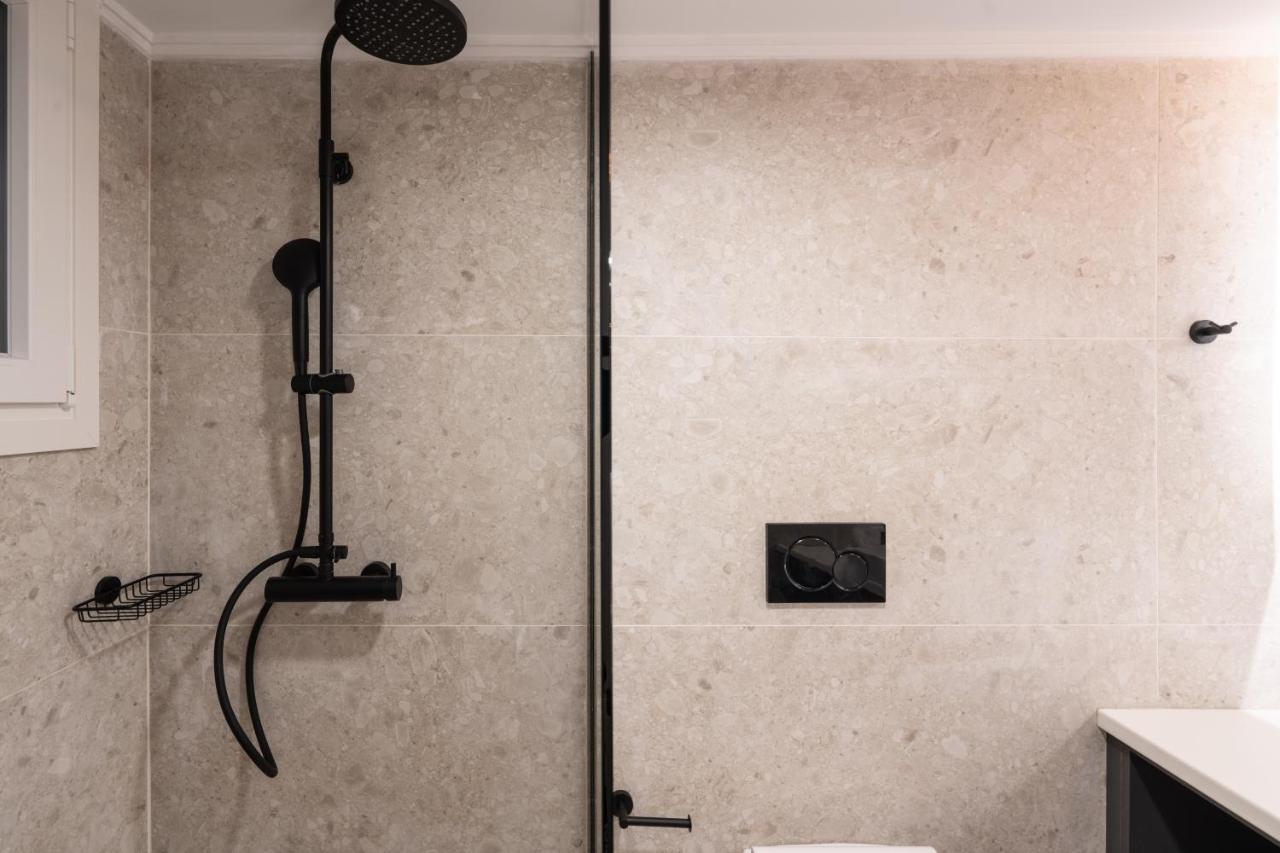 אתונה Unique 2 Bedrooms Apartment, Steps To Plaka And City Center מראה חיצוני תמונה