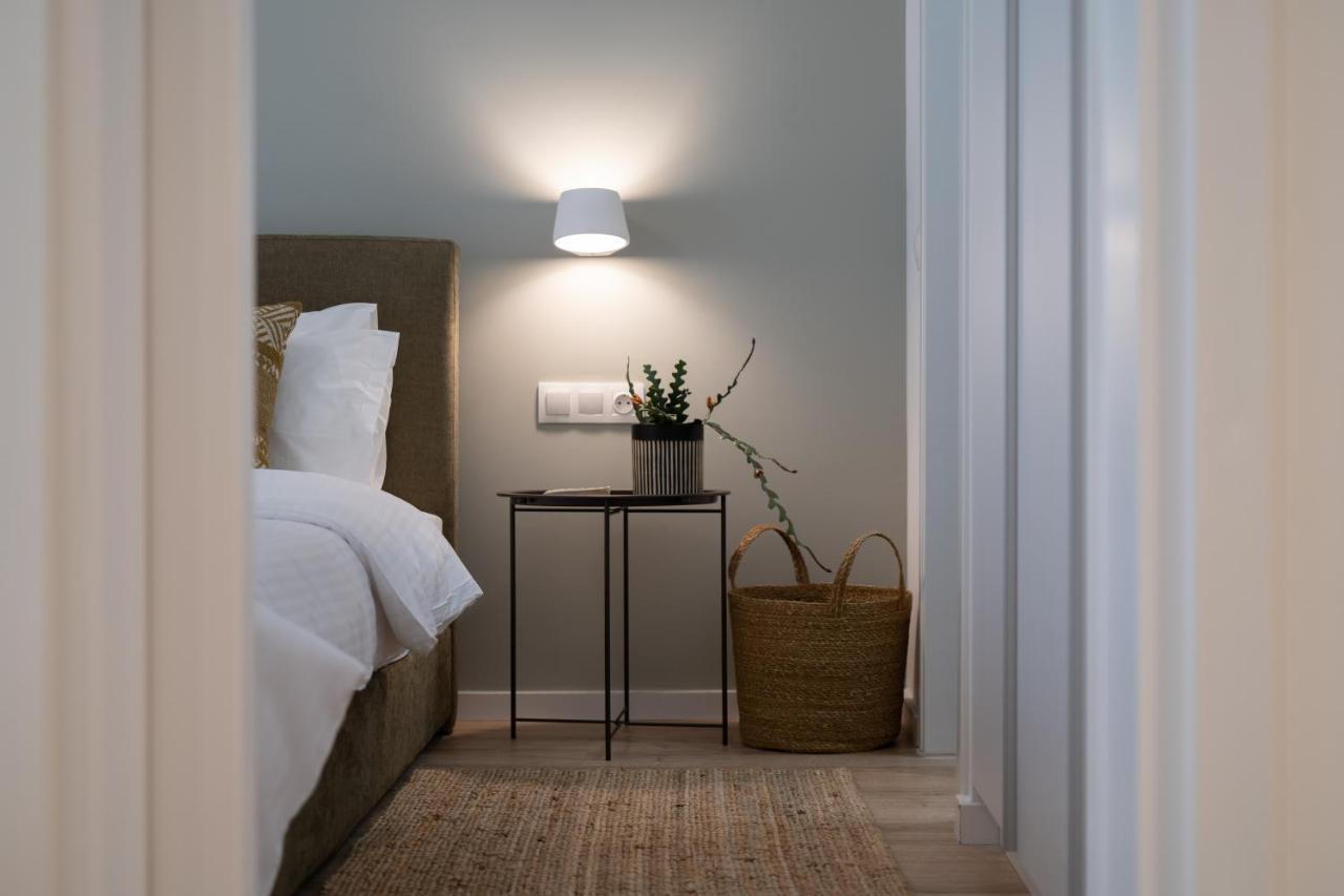 אתונה Unique 2 Bedrooms Apartment, Steps To Plaka And City Center מראה חיצוני תמונה