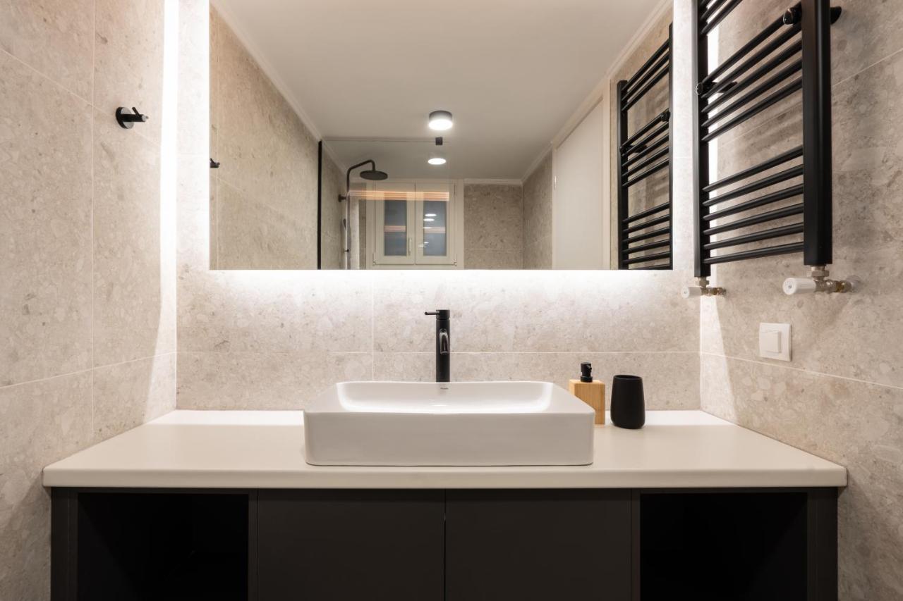 אתונה Unique 2 Bedrooms Apartment, Steps To Plaka And City Center מראה חיצוני תמונה