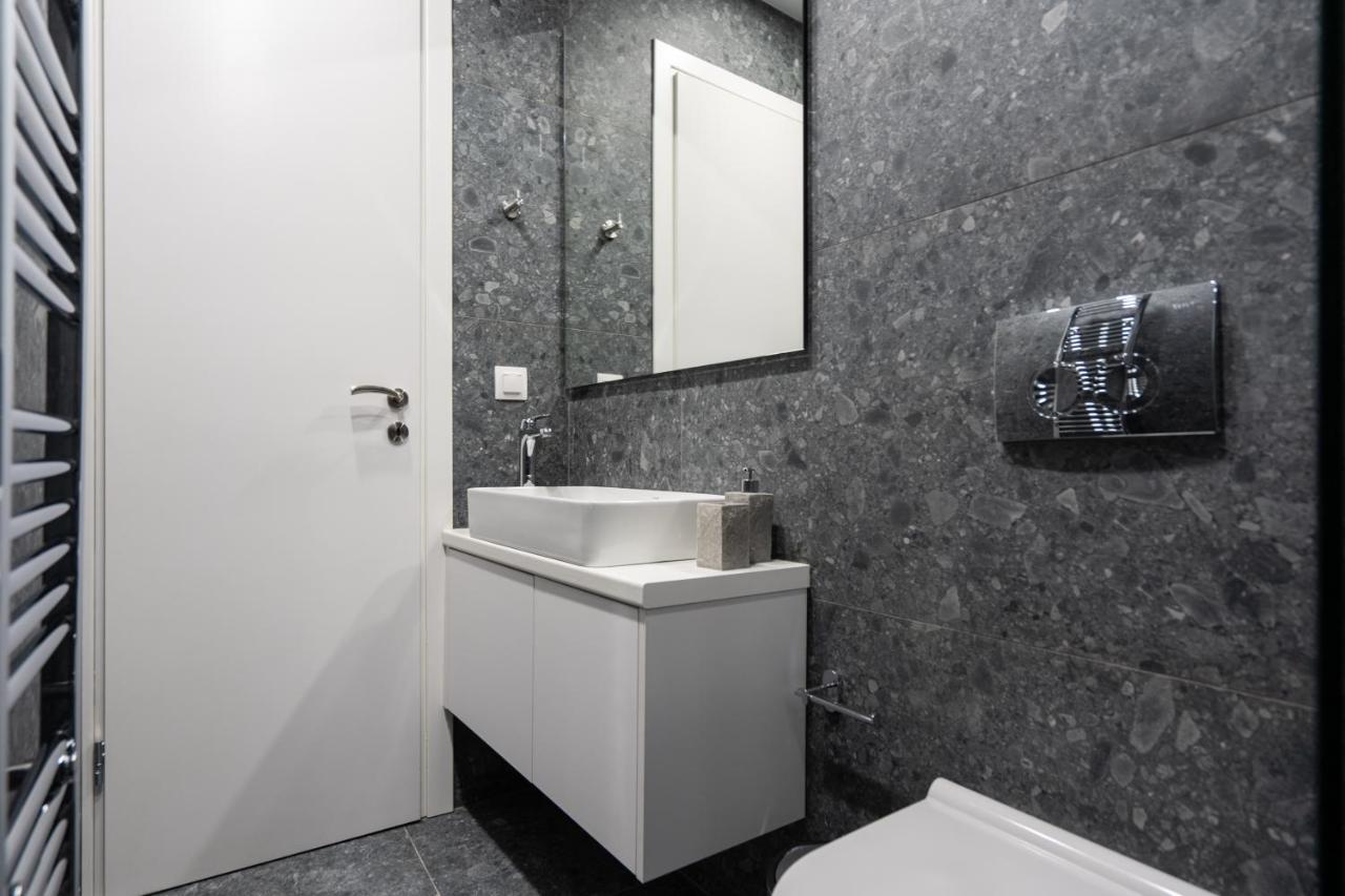 אתונה Unique 2 Bedrooms Apartment, Steps To Plaka And City Center מראה חיצוני תמונה